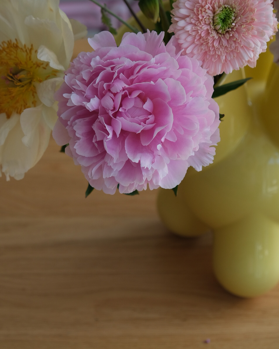 gele vaas 'Doodle' Roderick Vos - Afbeelding 2