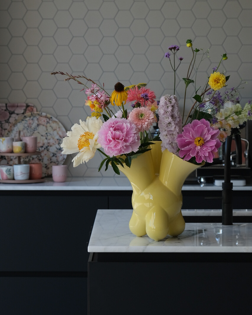 gele vaas 'Doodle' Roderick Vos - Afbeelding 3